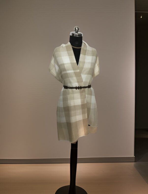 BOLD CHECK STOLE IN FINE WOOL