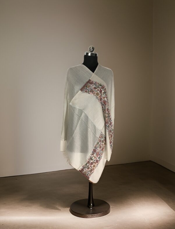 KAHNI PALLA DESIGN STOLE IN FINE WOOL